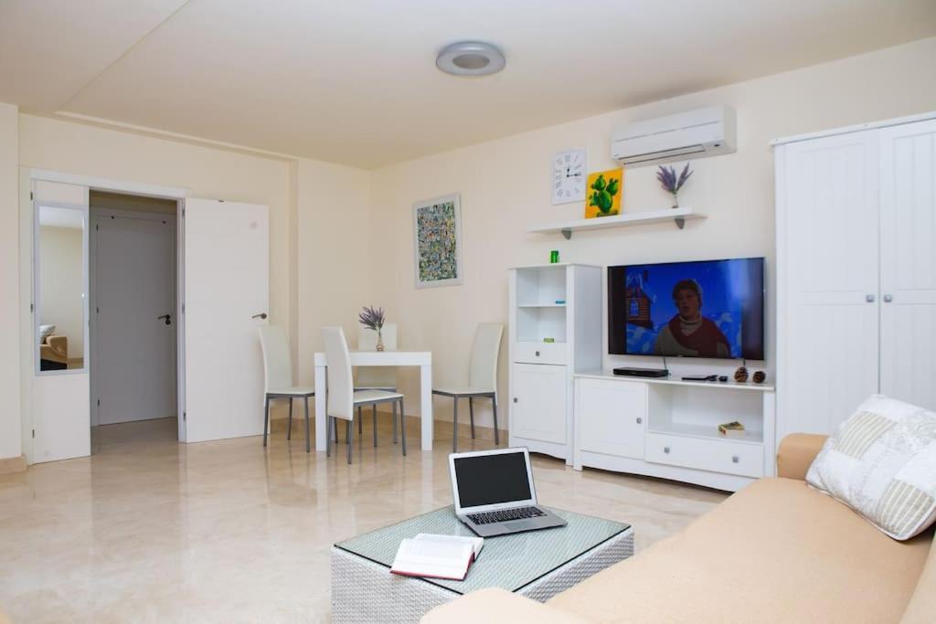 2 Bedrooms Apartment In Magnolia Golf Resort, La Caleta 阿德耶 外观 照片