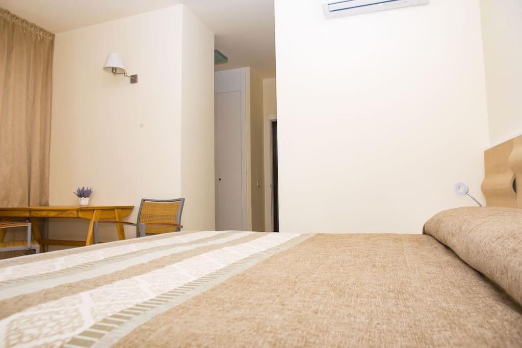 2 Bedrooms Apartment In Magnolia Golf Resort, La Caleta 阿德耶 外观 照片