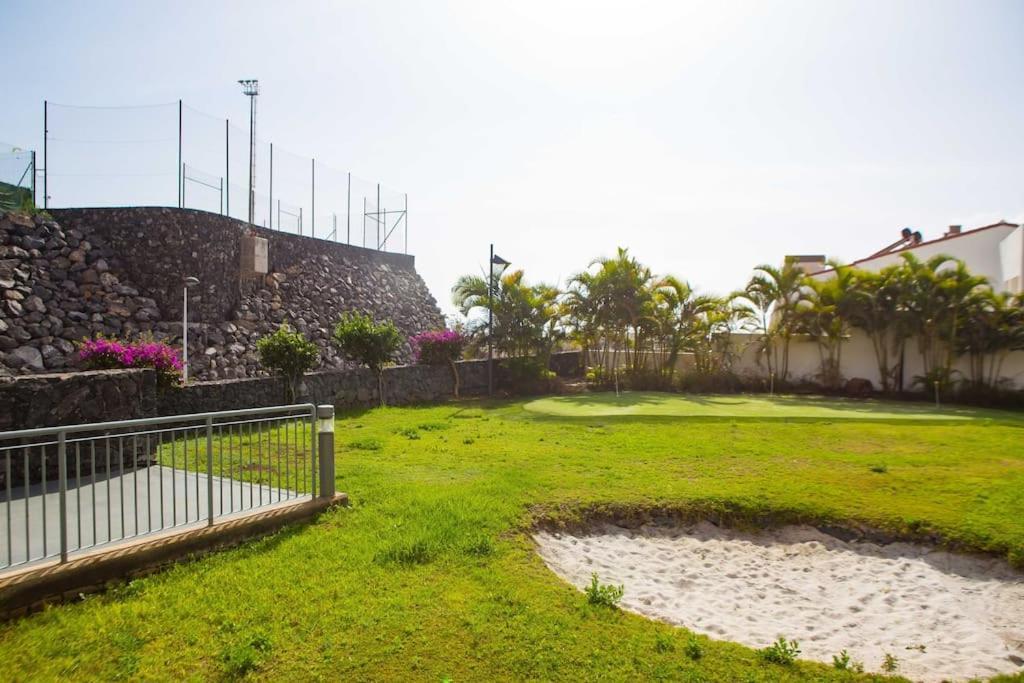 2 Bedrooms Apartment In Magnolia Golf Resort, La Caleta 阿德耶 外观 照片