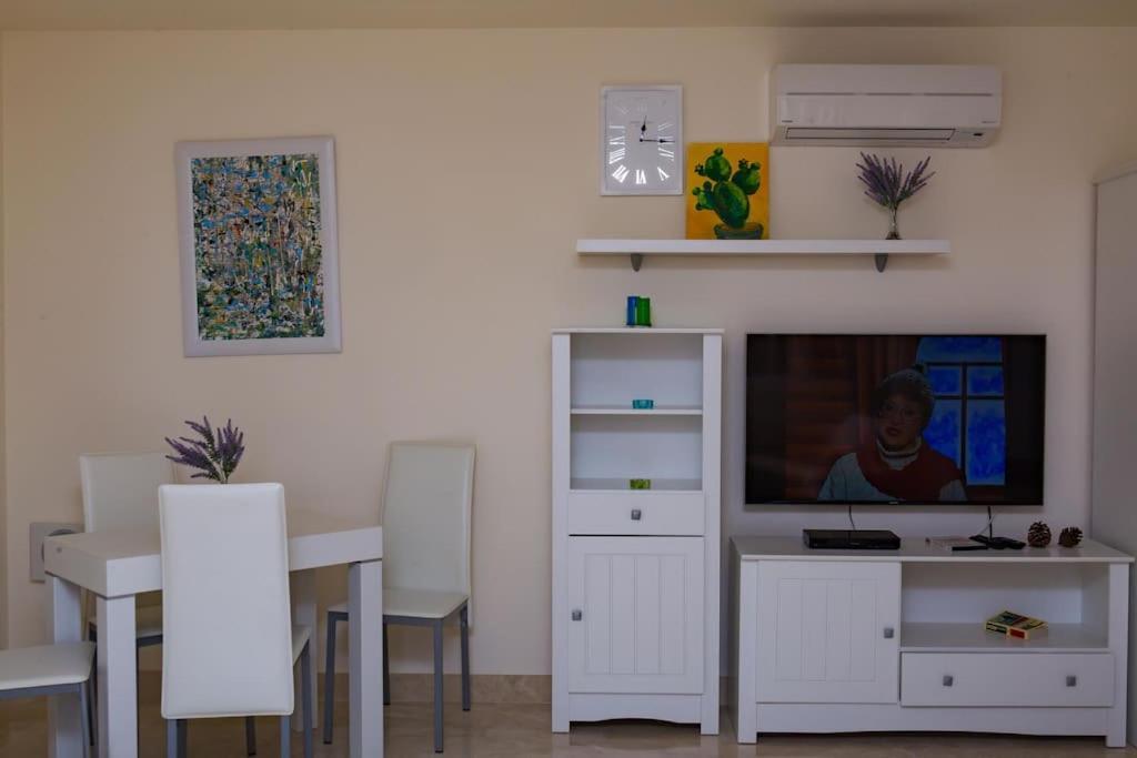 2 Bedrooms Apartment In Magnolia Golf Resort, La Caleta 阿德耶 外观 照片