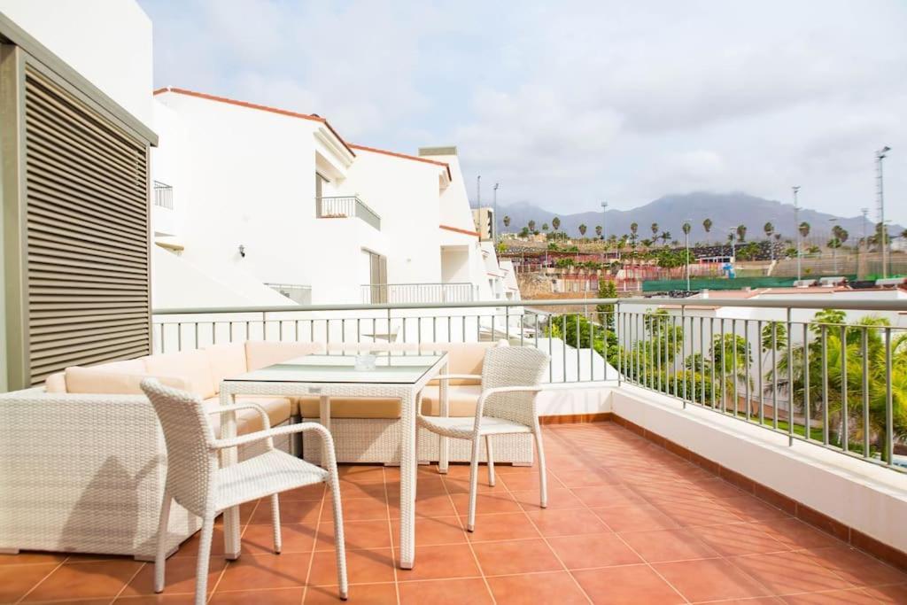 2 Bedrooms Apartment In Magnolia Golf Resort, La Caleta 阿德耶 外观 照片