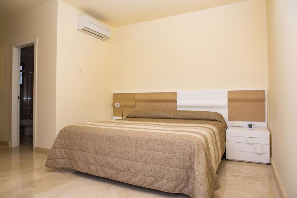 2 Bedrooms Apartment In Magnolia Golf Resort, La Caleta 阿德耶 外观 照片